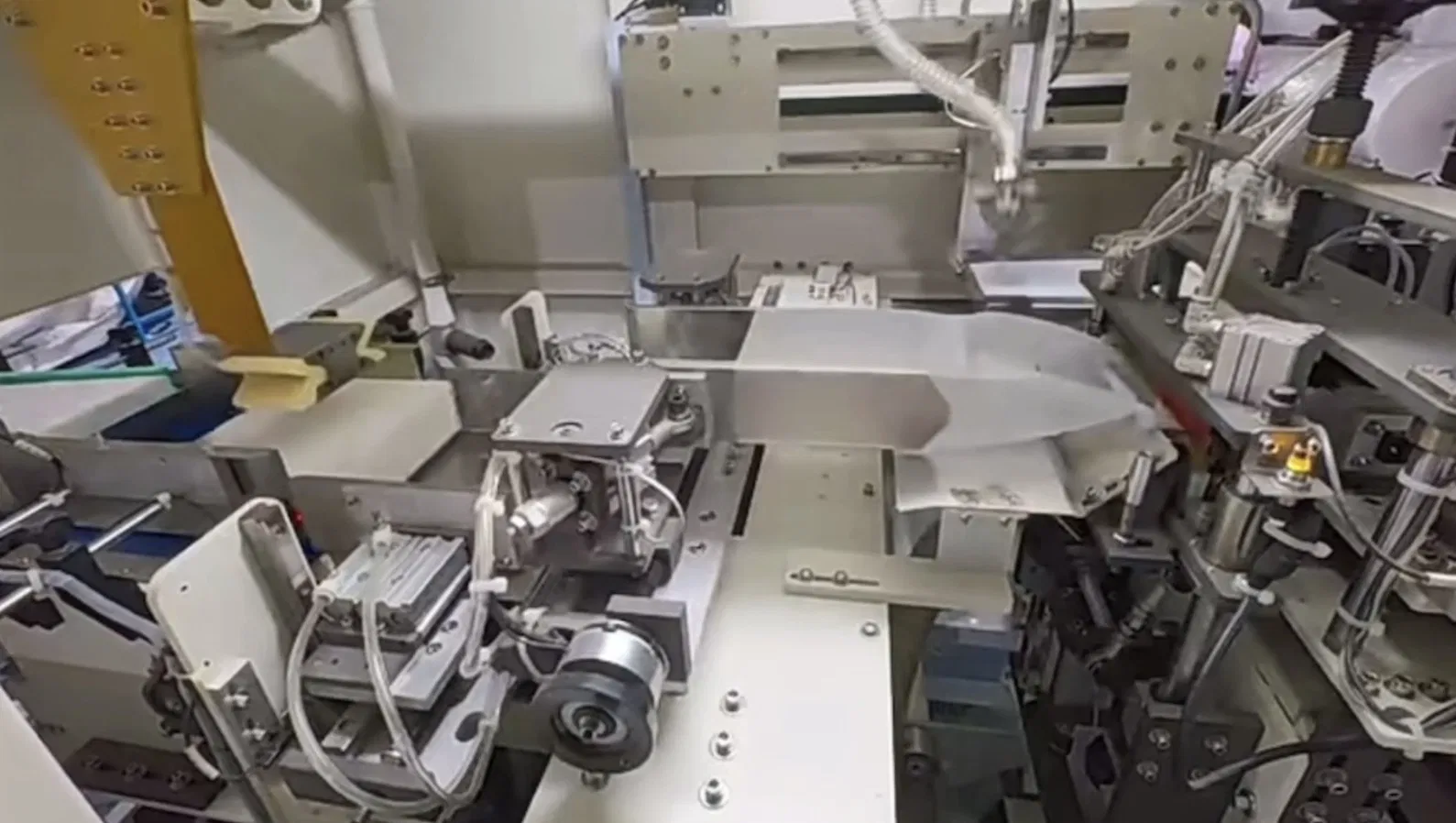 Z/N-Falz-Handtuchmaschine mit Klebstoffkaschierung, Küchenrollenaufwickler 6
