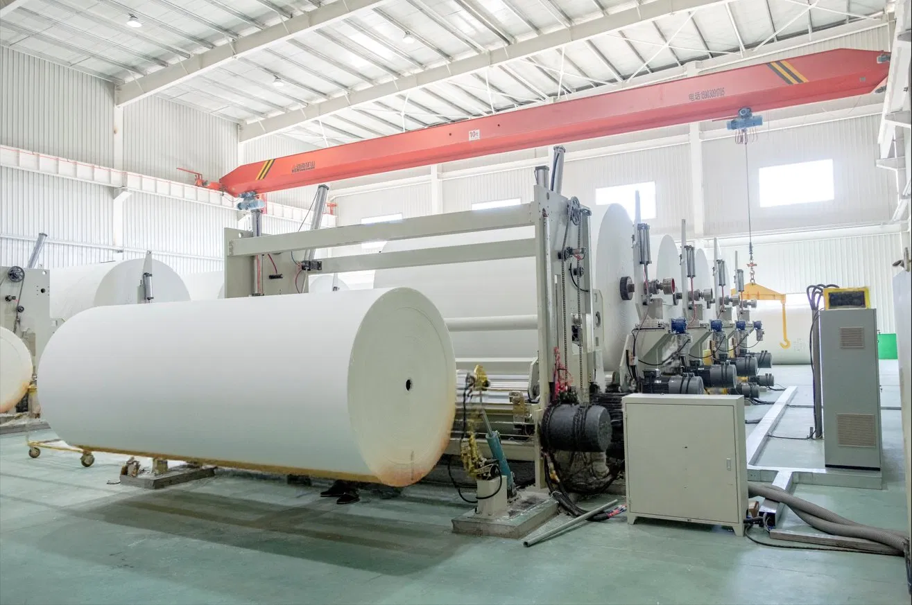 1800mm Fertige Jumbo-Rollen-Schneidemaschine mit gutem Wirkungsgrad 2